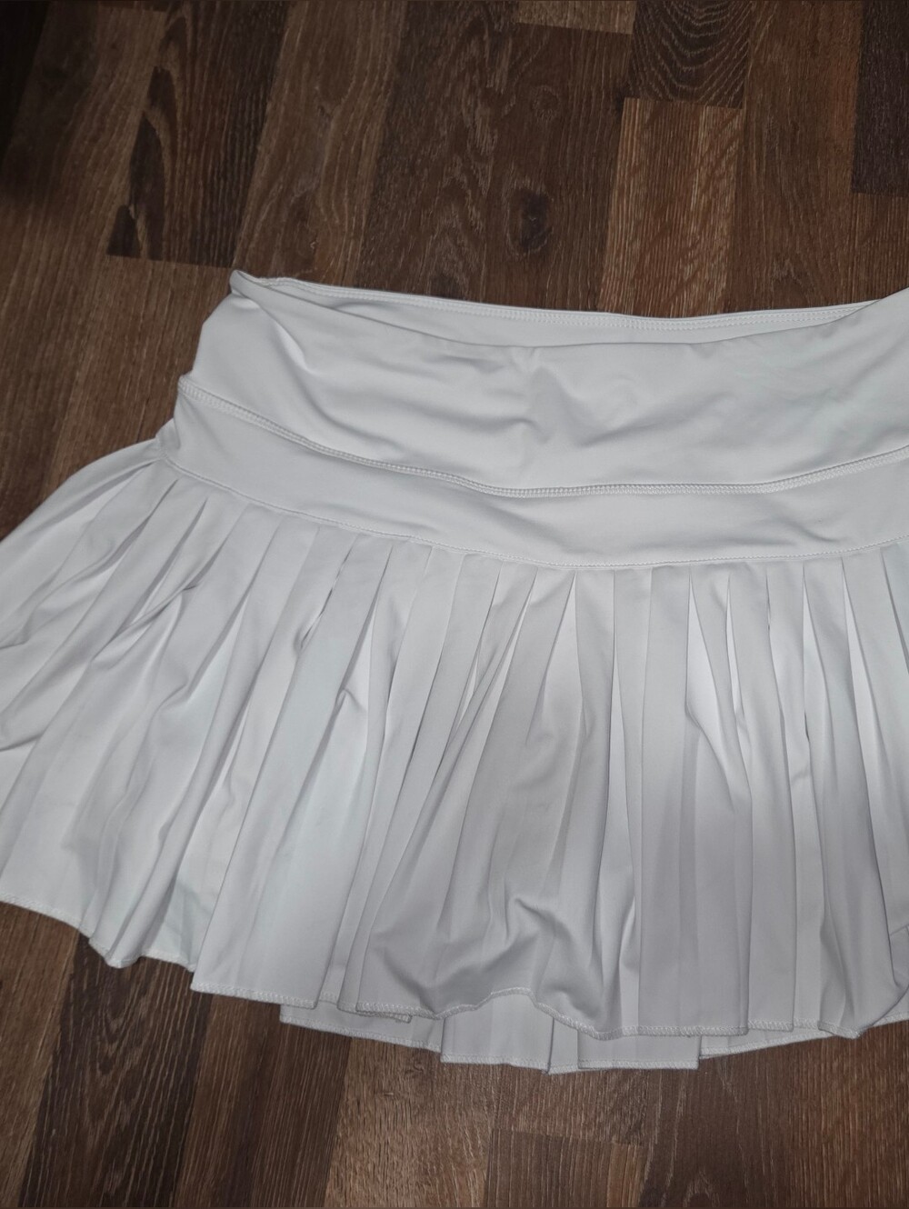 Women's White Pleated Skirt Gold Hinge